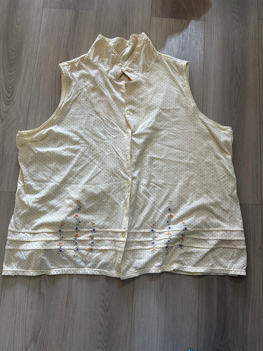 Secret Treasures Woman Sleepwear Pajama Top Cream Embroidered Floral Size 3X 24W